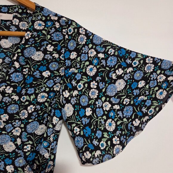 EUC LIKE NEW LOFT FLORAL V NECK WRAP FLUTTER SLEEVES TOP SZ XS - Picture 7 of 15